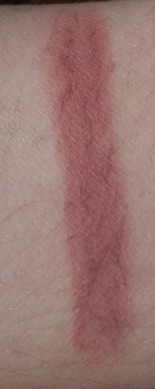 Вкусная карамелька Hydra Lip Booster от Artdeco в оттенке 36 и дополнение к ней в виде карандашика этой же фирмы