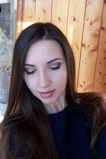 Вкусная карамелька Hydra Lip Booster от Artdeco в оттенке 36 и дополнение к ней в виде карандашика этой же фирмы