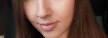 Вкусная карамелька Hydra Lip Booster от Artdeco в оттенке 36 и дополнение к ней в виде карандашика этой же фирмы