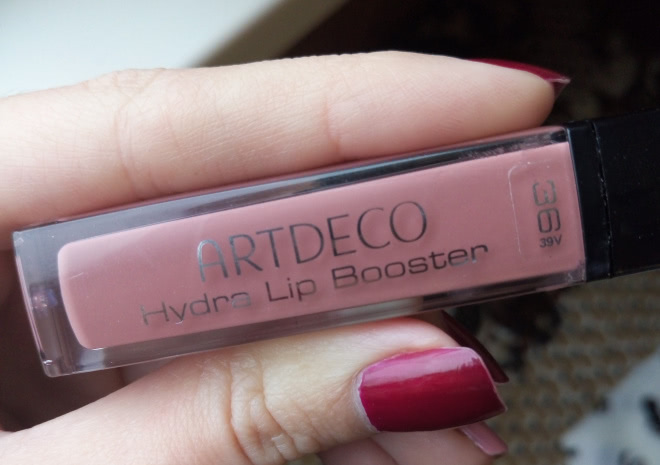 Вкусная карамелька Hydra Lip Booster от Artdeco в оттенке 36 и дополнение к ней в виде карандашика этой же фирмы