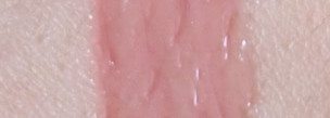 Вкусная карамелька Hydra Lip Booster от Artdeco в оттенке 36 и дополнение к ней в виде карандашика этой же фирмы