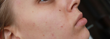 Два брата ArtDeco Long-lasting Foundation и ArtDeco Nude Foundation