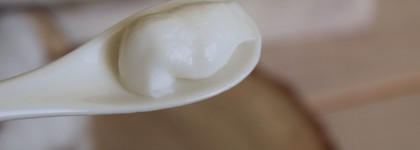 Две маски для волос: Biospa и Bleach London