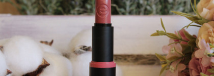 Бюджетная и классная - Essence Ultra last instant colour lipstick #08 Eternal beauty