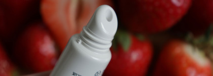 Glossier Strawberry Balm Dotcom