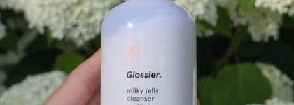 Самый мягкий гель для очищения кожи: Glossier Milky Jelly Cleanser
