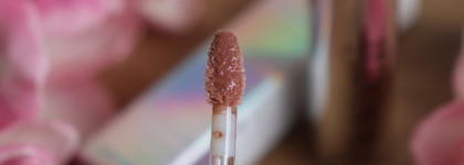 Huemi Melting Lip Gloss в оттенке Р06 Sepia Aura