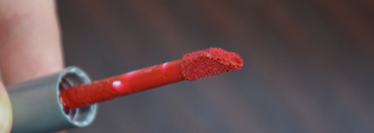 Мой верный красный. Thе Balm Meet Matt(e) Hughes long-lasting liquid Lipstick в оттенке Loyal