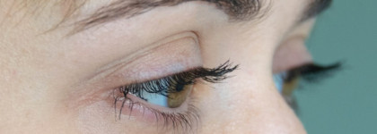 Тушь с блестками Maybelline The Colossal Platinum Black. А блестки где?