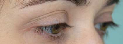 Тушь с блестками Maybelline The Colossal Platinum Black. А блестки где?