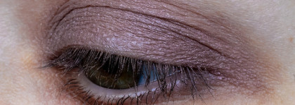 На моей улице улице перевернулась тележка с тенями в фиолетово-розовой гамме. Личный рейтинг бюджетных однушек