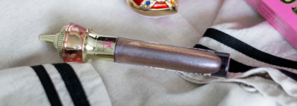 Волшебный лунный жезл, или Блеск для губ Jeffree Star Cosmetics The Gloss в оттенке Sequin Glass