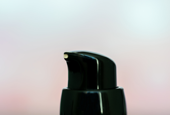Тональный крем Elian Russia Silk Obsession Mattifying Foundation SPF10 в оттенке 00 Porcelain