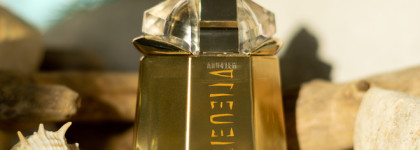 Пляжный релакс с Alien Goddess Mugler