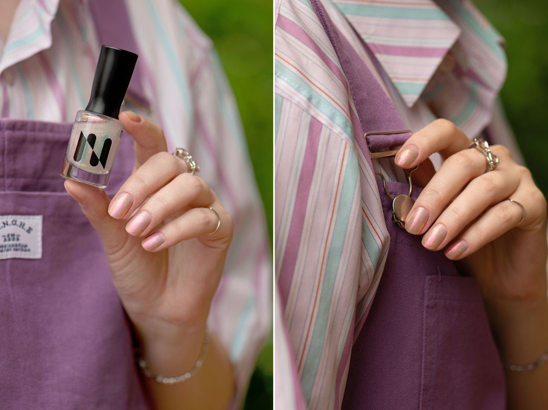 На улице, облачно.