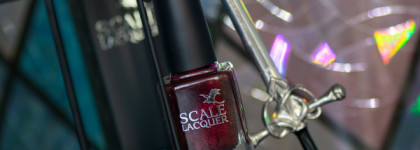 Тренд-2026: неоготика в маникюре с лаком Silent Circus Scale Lacquer