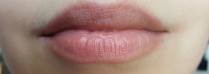 Помада L'Oreal Paris Color Riche x Balmain оттенок Glamazone