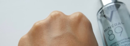 Vichy Mineral 89 Fortifying And Plumping Daily Booster Ежедневный гиалуроновый гель-сыворотка для кожи, подверженной агрессивным внешним воздействиям