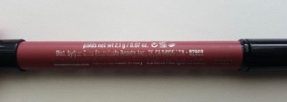 Идеальная карандаш-помада для губ на каждый день от Buxom, PlumpLine Lip Liner в оттенке Dolly Danger