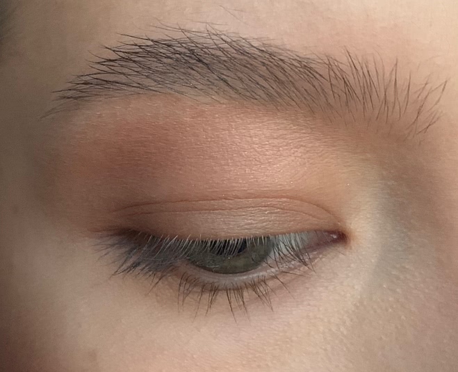Stay-In-Place Brow Gel Прозрачный гель для фиксации бровей от Estee Lauder и его бюджетный аналог от Vivienne Sabo