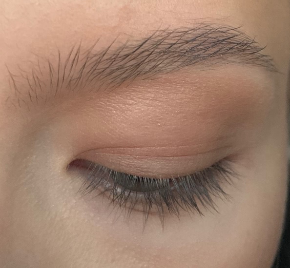 Stay-In-Place Brow Gel Прозрачный гель для фиксации бровей от Estee Lauder и его бюджетный аналог от Vivienne Sabo