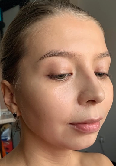 Estee Lauder Enlighten Even Effect Skintone Corrector SPF 30 в оттенке 01