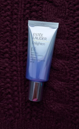 Estee Lauder Enlighten Even Effect Skintone Corrector SPF 30 в оттенке 01
