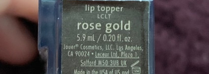 Сияющий топпер для губ Long-Wear Lip Topper от Jouer Cosmetics в оттенке Rose Gold