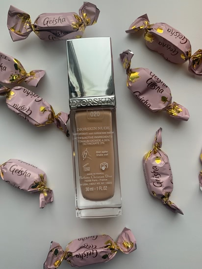 Diorskin Nude Тональный крем с эффектом естественного сияния от Dior, оттенок 020