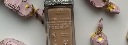 Diorskin Nude Тональный крем с эффектом естественного сияния от Dior, оттенок 020