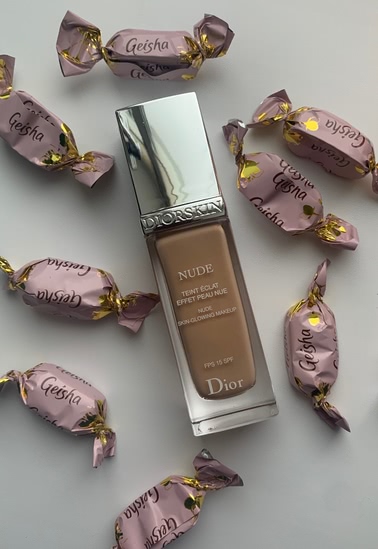 Diorskin Nude Тональный крем с эффектом естественного сияния от Dior, оттенок 020