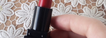 "Легендарный" красный в помаде Smashbox Be Legendary Lipstick