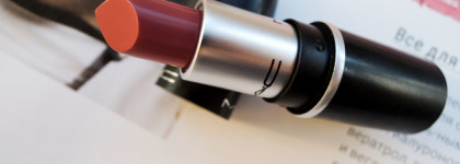 Еще одна нюдовая помада в моей коллекции - MAC Mini Matte Lipstick в оттенке Mehr