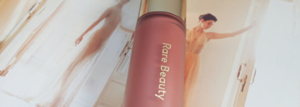 Rare Beauty Soft Pinch Dewy Liquid Blush в оттенке Encourage - мои лучшие румяна ever