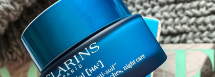 Два совершенно разных средства по уходу за кожей лица в линейке Hydra-Essentiel от Clarins