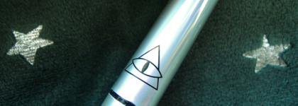 Классная цветная подводка Beauty Bomb UFO Conspiracy 25 Frame Eyeliner в оттенке 02 Green