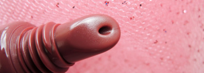 Беспроблемный, легкий, комфортный - это все Rhode Peptide Lip Tint в оттенке PBJ