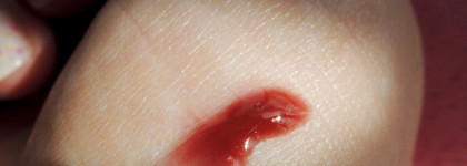 Беспроблемный, легкий, комфортный - это все Rhode Peptide Lip Tint в оттенке PBJ