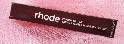 Беспроблемный, легкий, комфортный - это все Rhode Peptide Lip Tint в оттенке PBJ