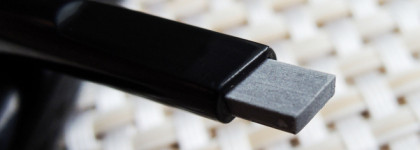 Лучший контурный карандаш для бровей - Power Brow от Revolution Relove в оттенке Dark Brown