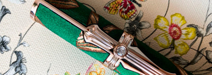 Китайская роскошь: водостойкая тушь для ресниц Hojo Peacock Feather Fan Curl Mascara