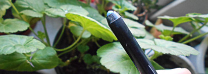 Эффектный васильковый неон - Parisa Neon Demon Pigmented Eyeliner With Matte Finish 608 Lilac Blue