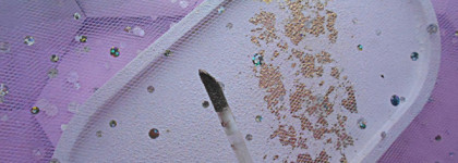 Essence Luminous Eye Tint Liquid Shadow в оттенке 03 Shimmering Taupe