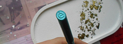 Красивый, но капризный бирюзовый карандаш для глаз Essence Kajal Pencil №25