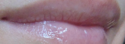 Ароматное, бюджетное, но не стойкое. Масло-блеск для губ Divage Dewy Lip Oil в оттенке Blackberry
