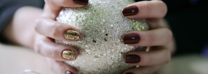 «Мы самки», - перевел Google.  OPI Nail Lacquer W64 We the Female