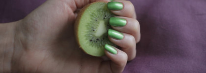 У меня есть яблоко, у меня есть лак…ааа… OPI Nail Lacquer H66 My Gecko Does Tricks