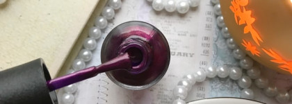 В Новый Год с  OPI NL J05 Feel the Chemis-tree и OPI NL J08 Sending You Holiday Hugs