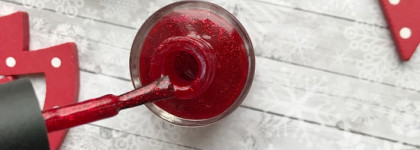 Каждый год 31 декабря...Я крашу ногти в красный цвет