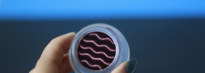 Магнитные тени - Рассыпчатые тени с эффектом «металлик» Kiko Magnetic Eyeshadow 04 Purple Mind